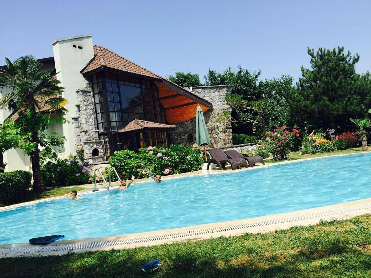 Villa with Private Pool in Çekmeköy, Marmararegion