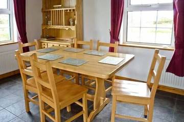 Log Cabin for 6 People in Glenties, County Donegal, Photo 2