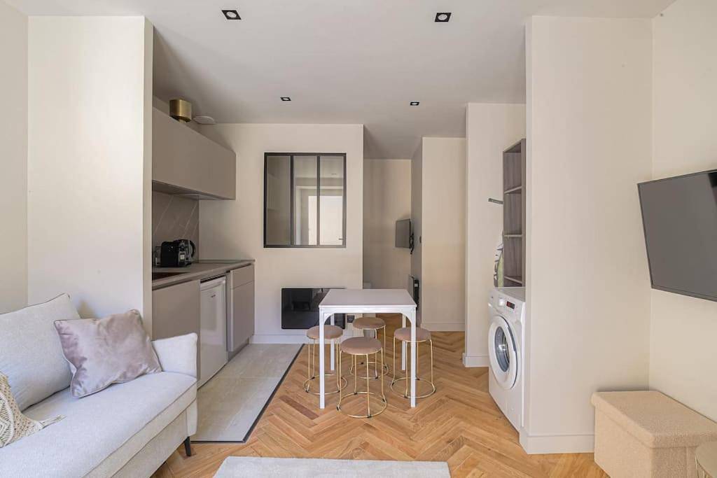 Appartement entier, One-Bedroom Apartment in Saint-Didier-au-Mont-d'Or, Lyon et ses environs