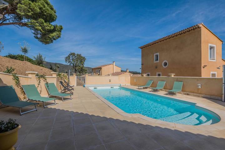 Maison de vacances pour 10 personnes, avec piscine ainsi que terrasse et jardin, adapté aux familles dans le Var - 2