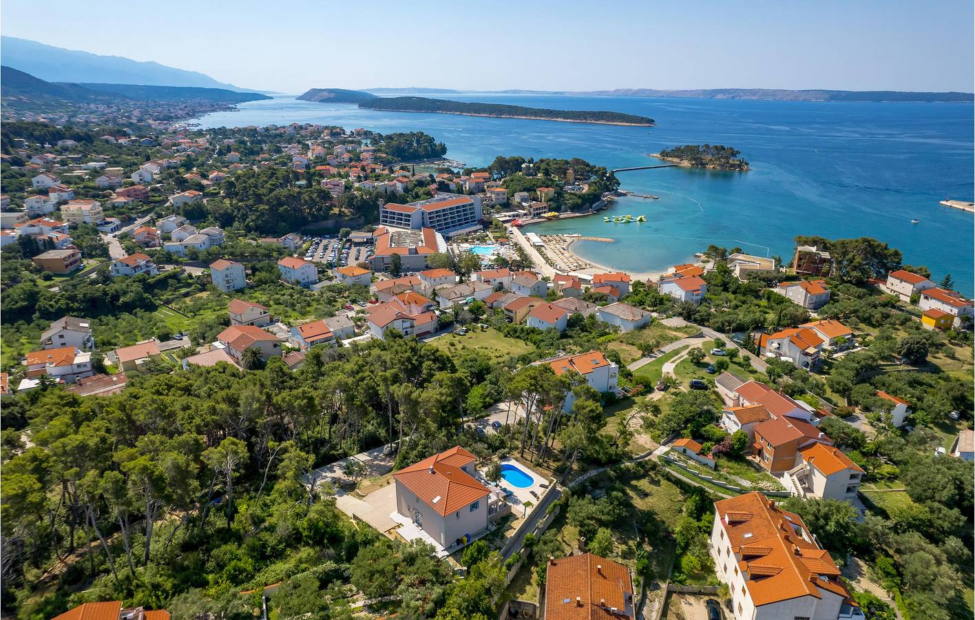 Gemütliche 2-Zimmer-Wohnung mit Meerblick, Pool und nur 600 m vom Strand entfernt in Banjol, Rab