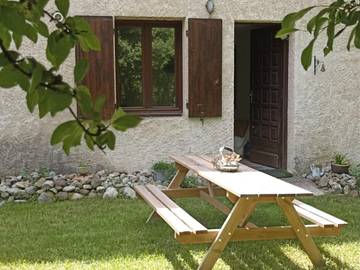 Gîte pour 3 personnes, avec jardin à Chabottes