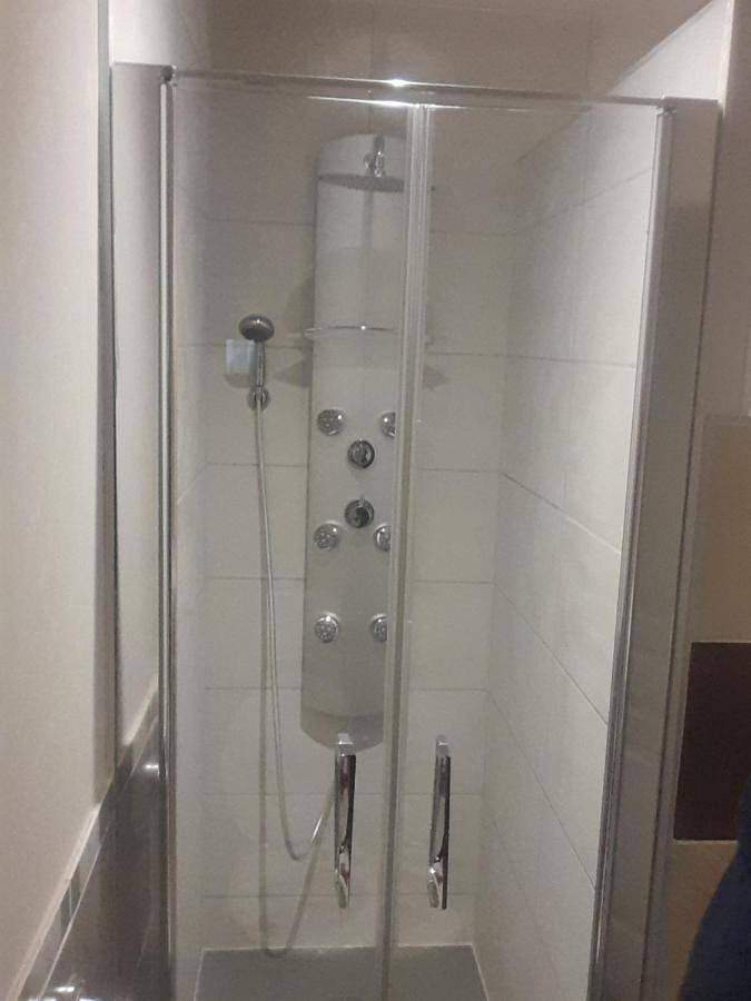 Gîte pour 6 personnes, avec jardin et vue, adapté aux familles à Doucier - 2