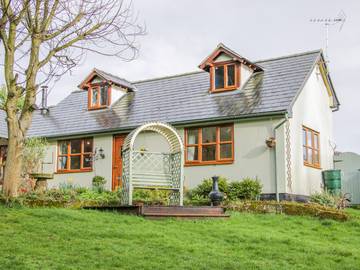 Log Cabin for 2 People in Cheshire, North West England, Photo 1