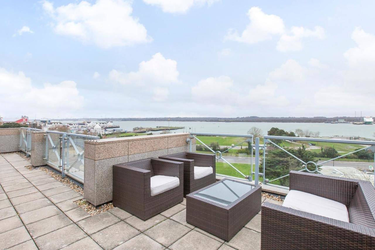 Hotel for 10 people with garden in Southampton, South East England