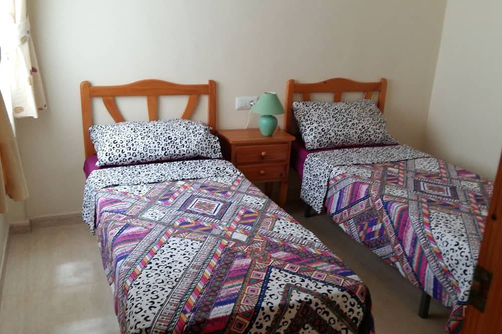 Charmanter Bungalow mit 2 Schlafzimmern und Pool. in Torrevieja, Costa Blanca