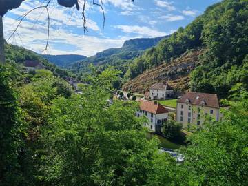 Gîte pour 2 personnes, avec terrasse dans Lods