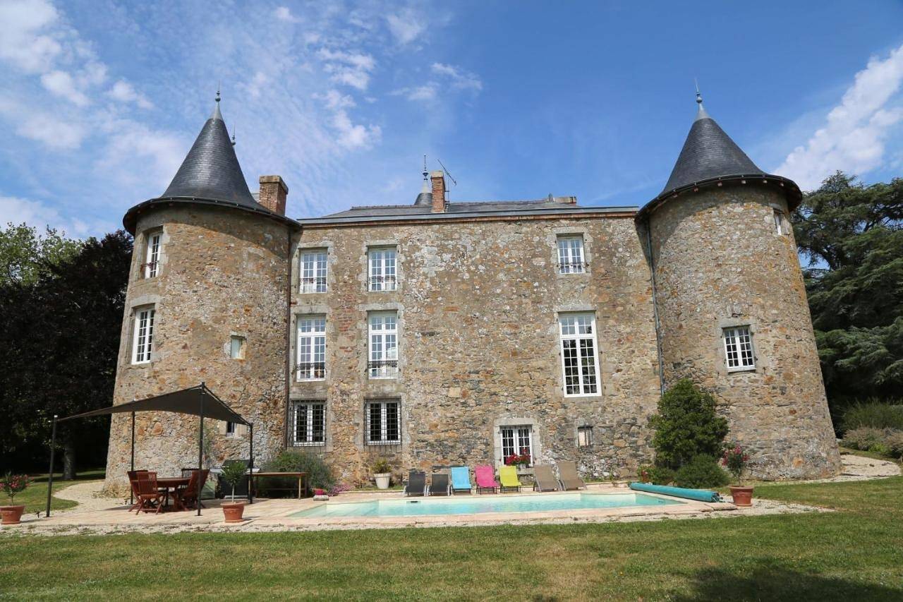 Double Room with Private Bathroom in Maulévrier, Région de Cholet