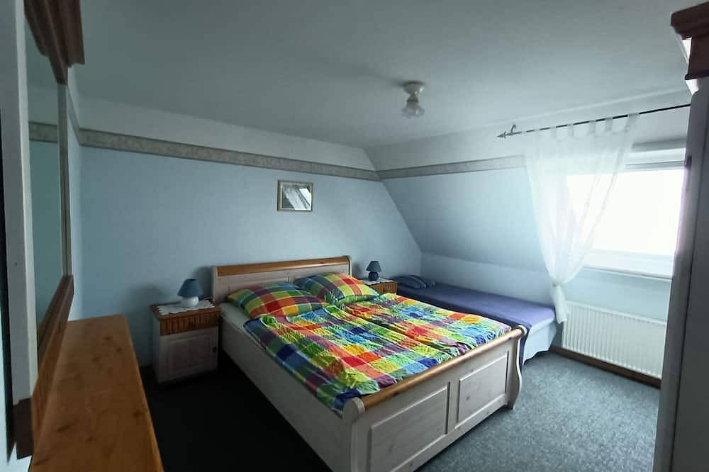 Ferienhaus im Landhausstil am Flußufer der Medem für bis zu 9 Personen. in Neuenkirchen (Land Hadeln), Cuxland