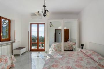 Vacation Rental for 3 Guests in Massa Lubrense, Tyrrhenian Coast Campania, Picture 1