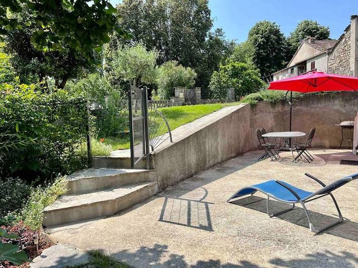 Gîte pour 4 personnes, avec terrasse et jardin à Casanova