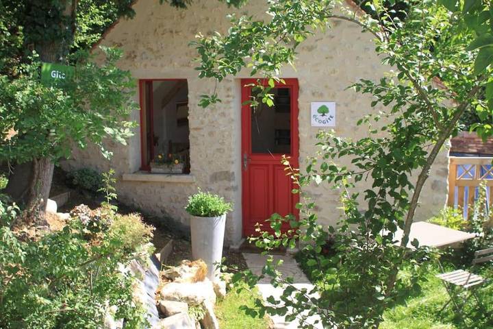 Gîte pour 6 personnes, avec terrasse ainsi que vue et jardin à Chalo-Saint-Mars