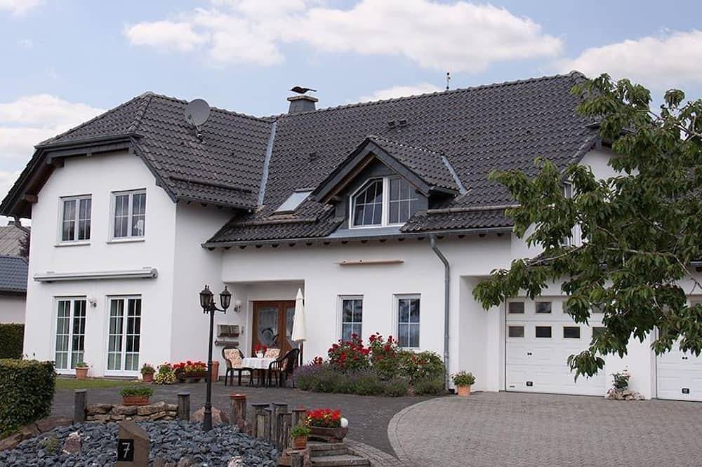 Ganze Wohnung, 4-Bett-Ferienwohnung Dusche/Wc - Ferienwohnungen Heck in Habscheid, Eifelkreis Bitburg-Prüm
