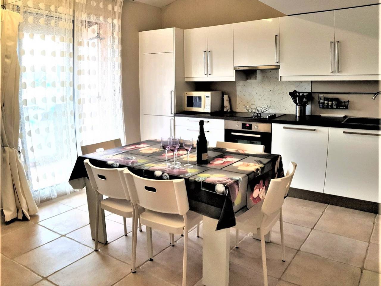 Appartement entier, Bel appartement proche plage, climatisé, parking sécurisé in La Nartelle, Sainte-Maxime