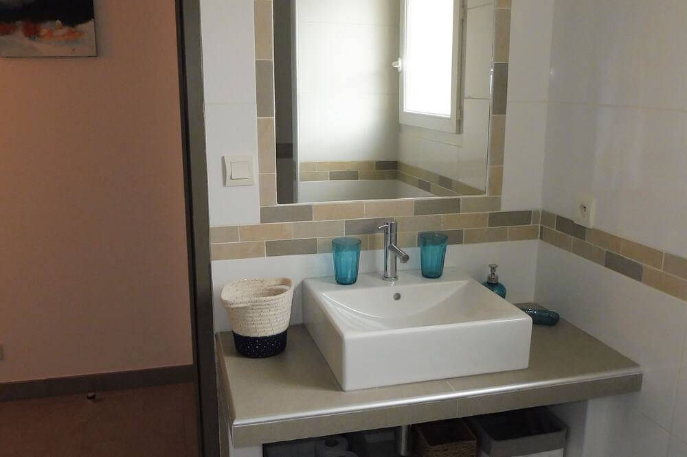 Appartement entier, Appartement dans résidence avec piscine, gardien , 7 minutes à pied de la plage in Pinarellu, Zonza