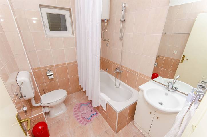 Apartament wakacyjny dla 4 osób, z Taras w Podgora