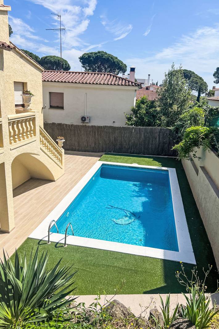 Casa de vacaciones para 10 personas, con piscina además de jardín y terraza en Playa de Pals