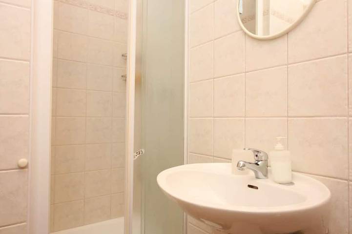 Entire apartment, Two bedroom apartment with terrace and sea view Mošćenička Draga, Opatija in Mošćenička Draga, Opatija Riviera