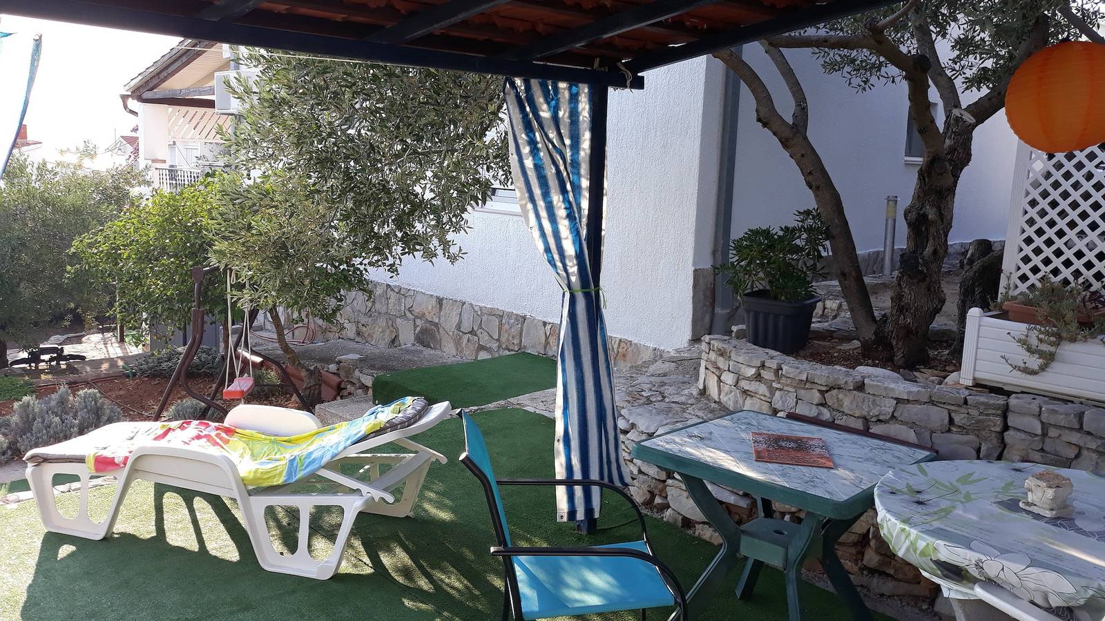 Ganze Wohnung, 2-Zimmer-Ferienwohnung mit Terrasse Necujam, Solta A-18993-a in Necujam, Solta