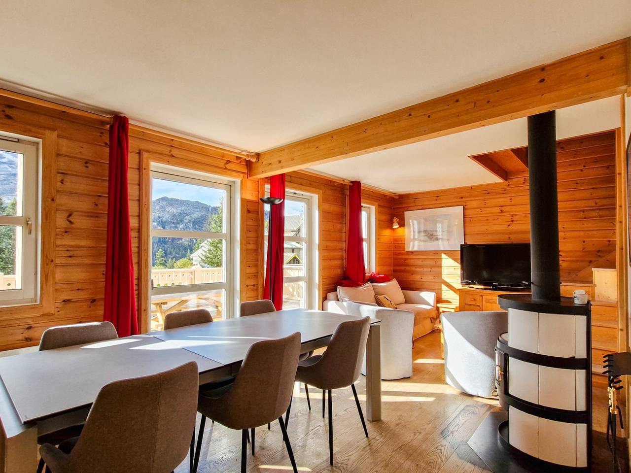 Acogedor chalet en Flaine con chimenea y Wifi in Les Carroz, Arâches-la-Frasse