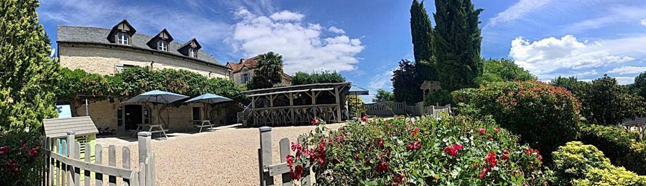 Gîte pour 2 personnes, avec Terrasse et Jardin ainsi que Bassin pour enfant et Piscine à Saint-Rémy (Aveyron)