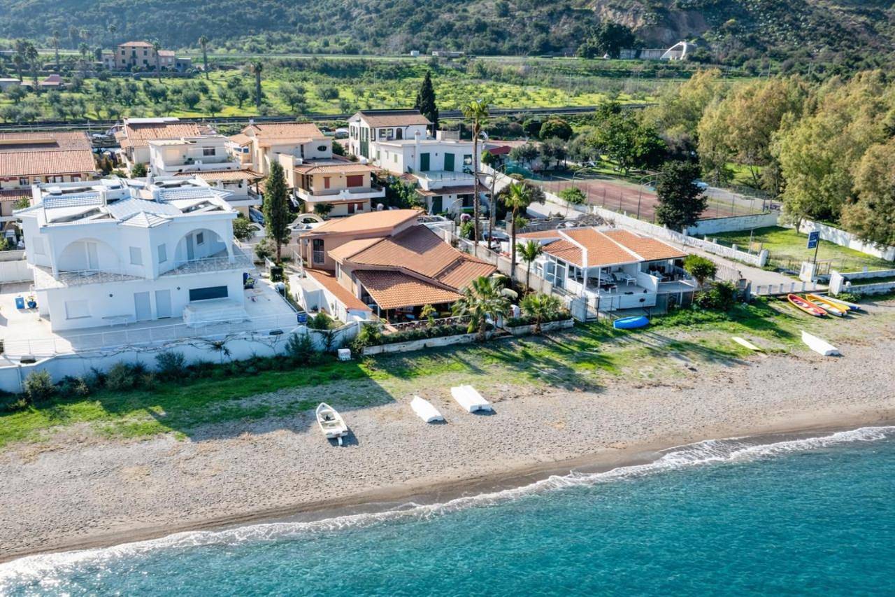 Sicily Mistral Marinello Villa fronte mare con accesso diretto in Patti, Province de Messina