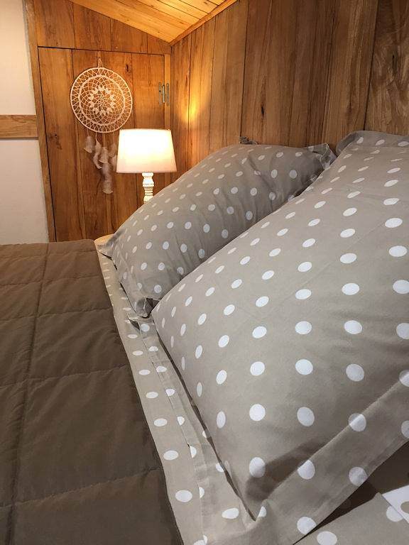 Chambre d’hôte pour 2 personnes, avec Terrasse ainsi que Jardin et Piscine dans Pic de Nore