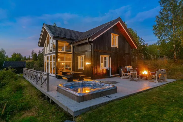 Ferienhaus für 9 Personen, mit Sauna und Seeblick sowie Terrasse - 1