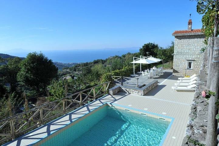 Holiday rental for 12 people, with terrace and sauna as well as hot tub in Sorrento