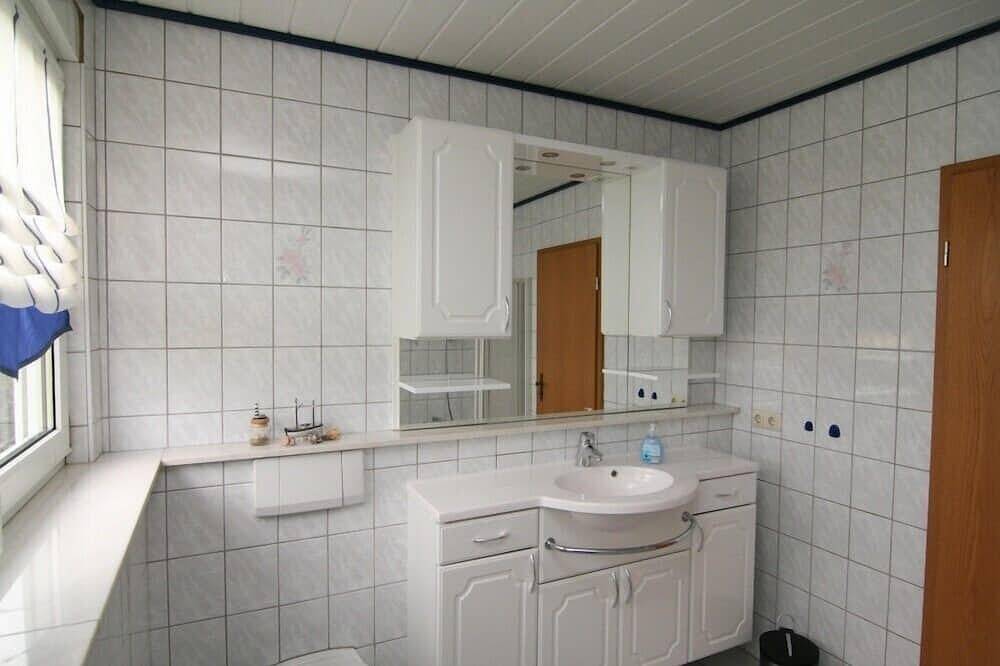 Ganze Wohnung, Große Wohnung mit herrlichem Ausblick in die Natur in Mellrichstadt, Rhön-Bayern