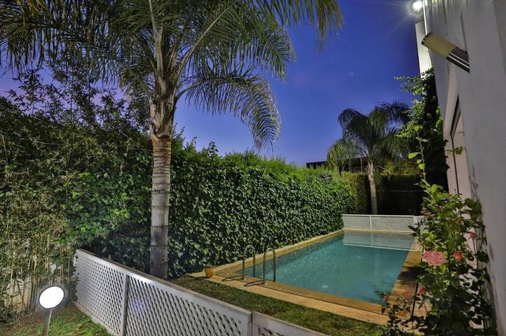 Chalet para 10 personas, con jacuzzi y piscina además de terraza y jardín - 1