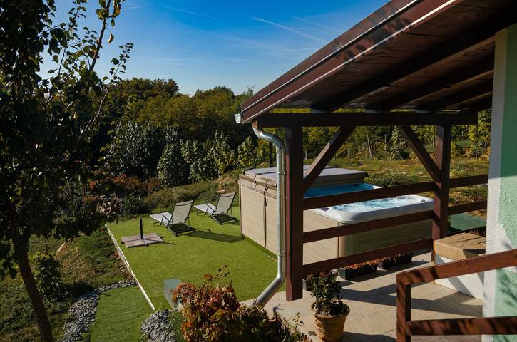 Holiday Home 'Villa Aurora Visovi' with Private Pool, Wi-Fi and Air Conditioning