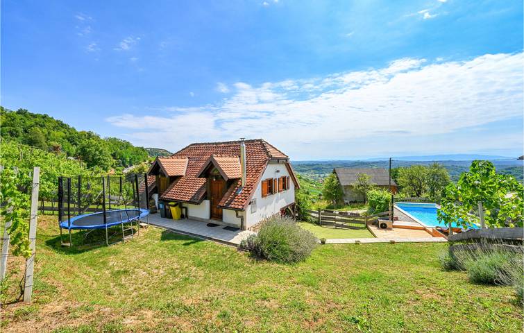 Agriturismo per 6 persone, con terrazza e piscina in Croazia