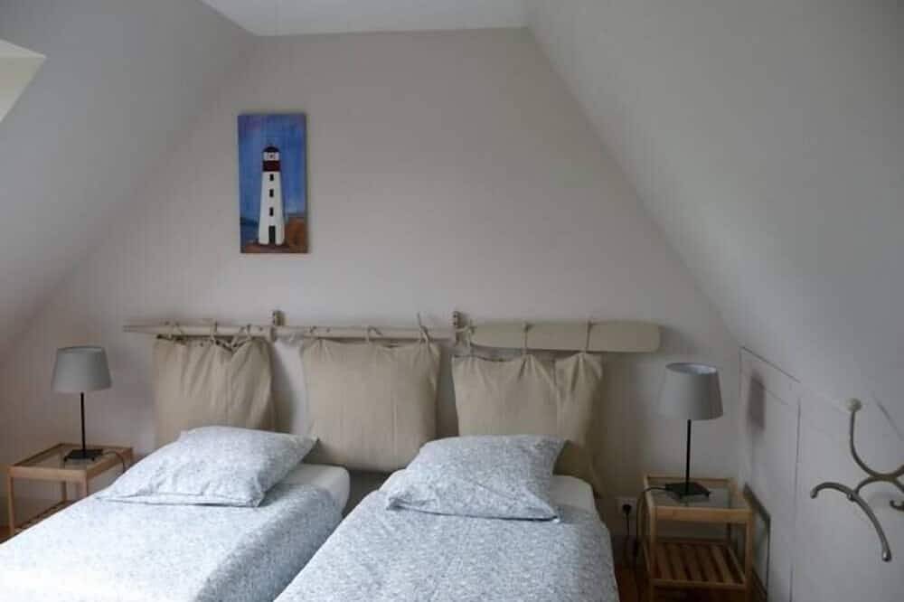 Petit cottage breton in Plestin-les-Grèves, Ceinture Dorée