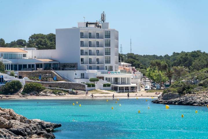 Hotel für 2 Personen, mit Balkon und Pool, kinderfreundlich in Cala Blanca