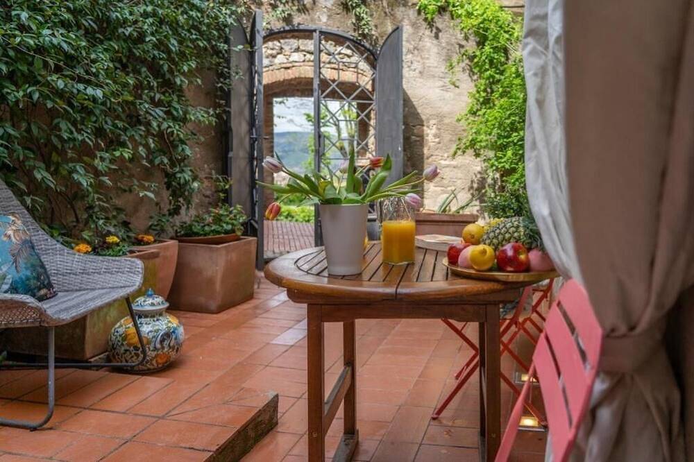 Appartamento intero, Casa Bardi : Appartamento Superior con Sauna + Parcheggio in San Gimignano, Siena e dintorni