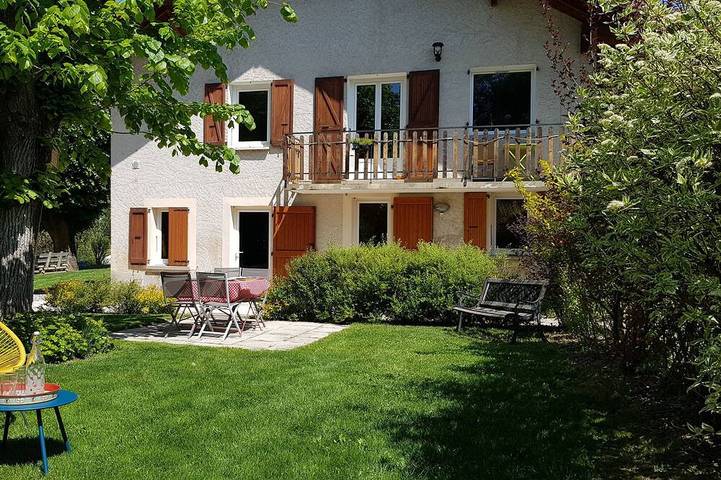 Location de vacances pour 4 personnes, avec jardin ainsi que terrasse et jacuzzi à Gap