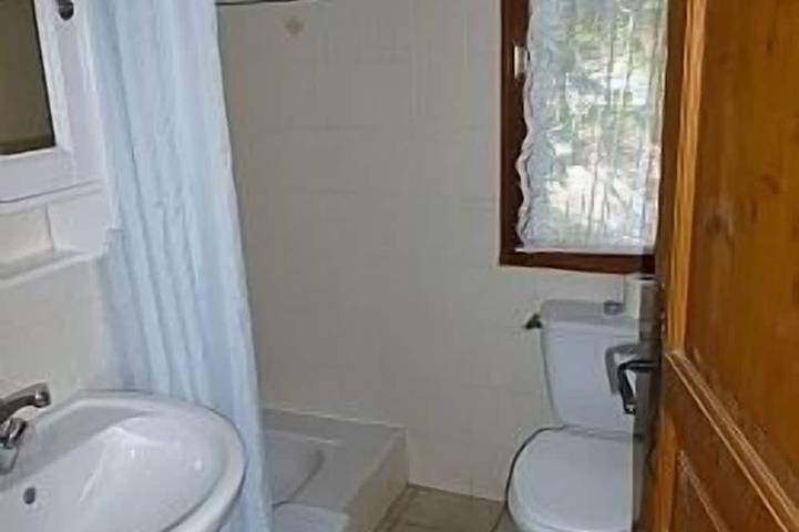 Location de vacances pour 6 personnes, avec jacuzzi ainsi que balcon et jardin à Ginestas - 2