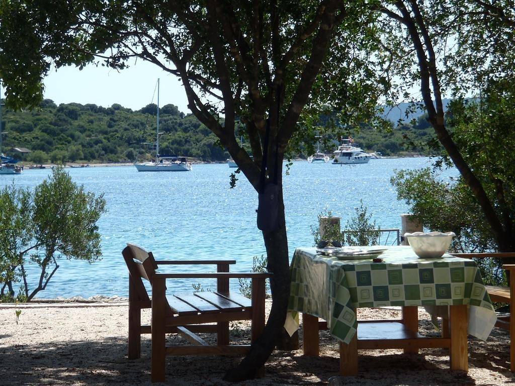 Robinsonhaus in Okrug Gornji mit Meerblick, Terrasse (4452-1) in Konoba Duga beach, Okrug Gornji
