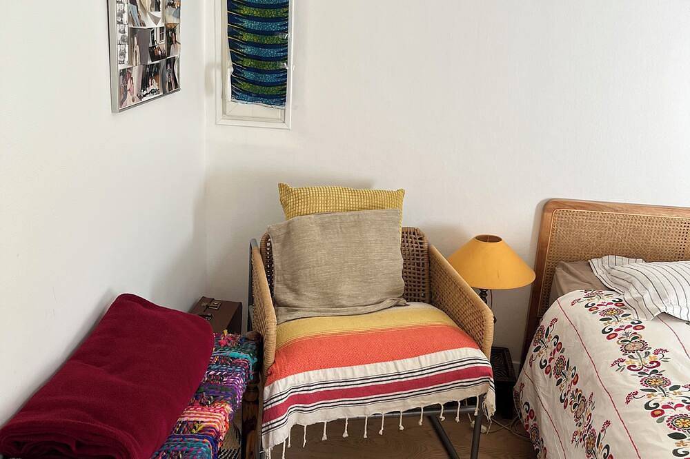 Entire apartment, Green, quiet, spacious and bright apartment 15 minutes from Paris. in Nanterre, Hauts-de-Seine