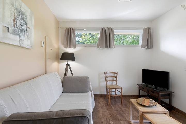 Ganze Wohnung, Ferienwohnung 'L'Aster 3 étoiles, 2 personnes' mit Gemeinschaftsgarten und WLAN in Aramits, Béarn