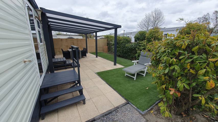 Wohnwagen für 4 Personen, mit Pool und Terrasse in Brouwershaven - 3