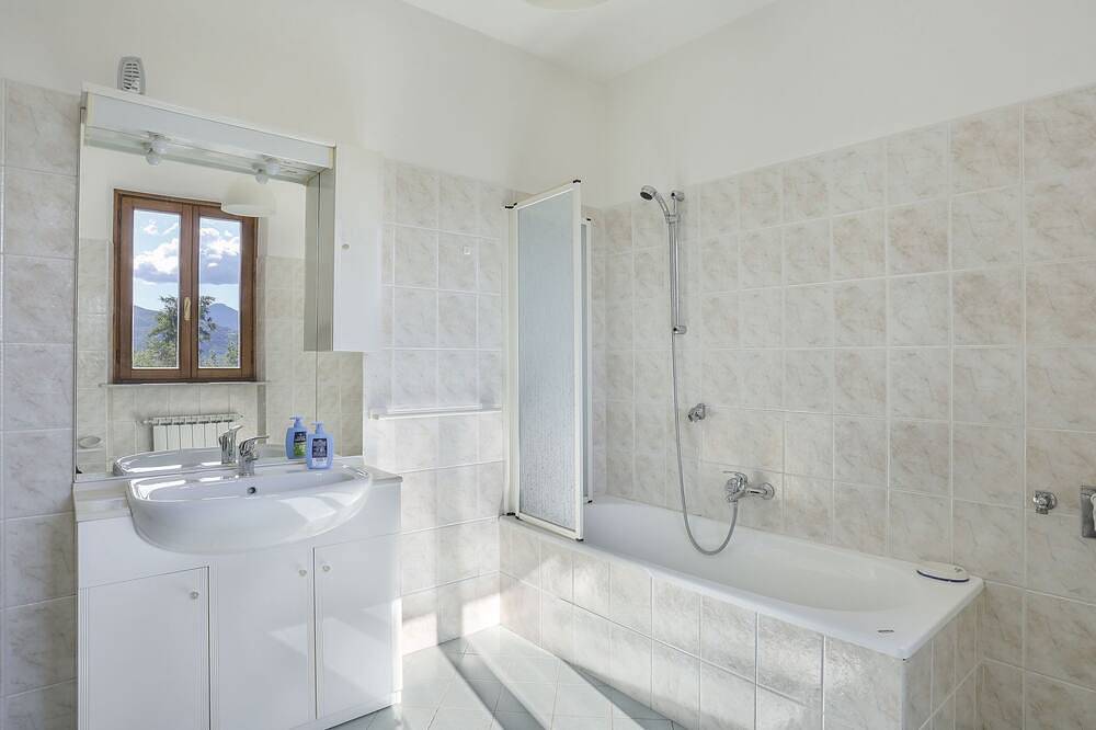 Ganze Wohnung, Caminetto in Villa Collemandina, Garfagnana