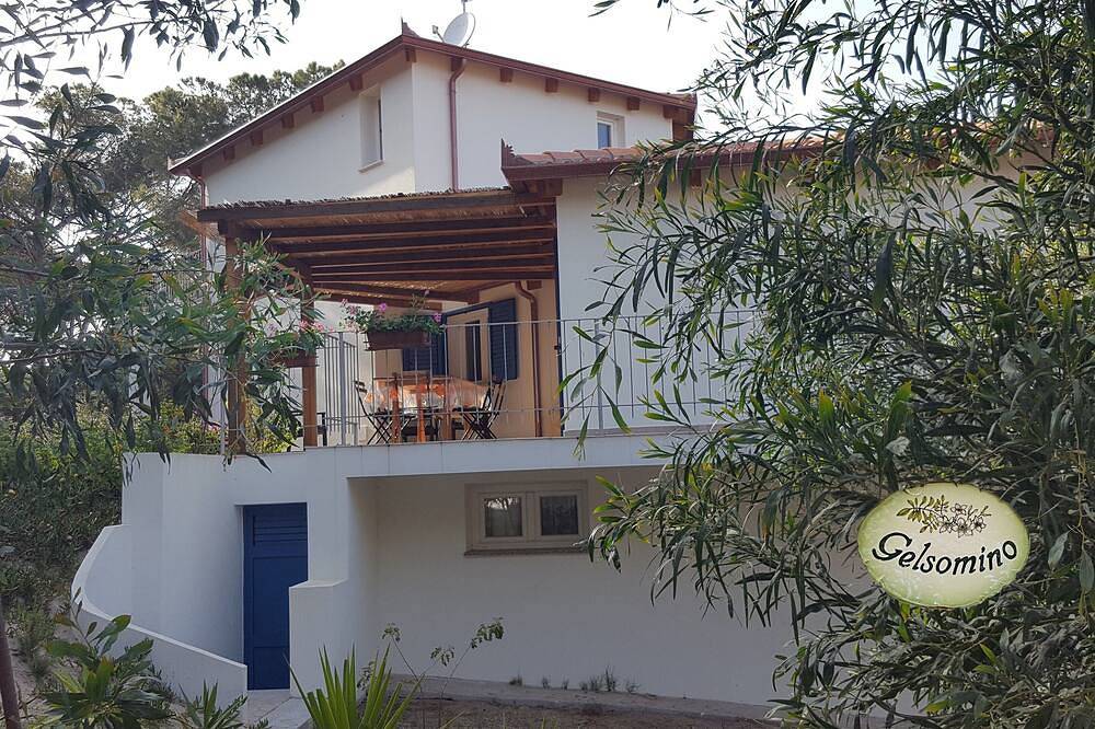 Villa su dune sabbiose a pochi passi dal mare, completo relax nel Nord Sardegna in San Pietro a Mare, Valledoria