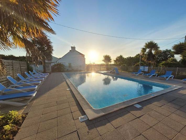 Camping pour 4 personnes, avec bassin pour enfant