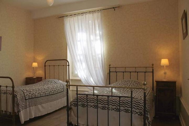 Location de vacances pour 5 personnes, avec jardin et jacuzzi à Saint-Germain-du-Bois - 2