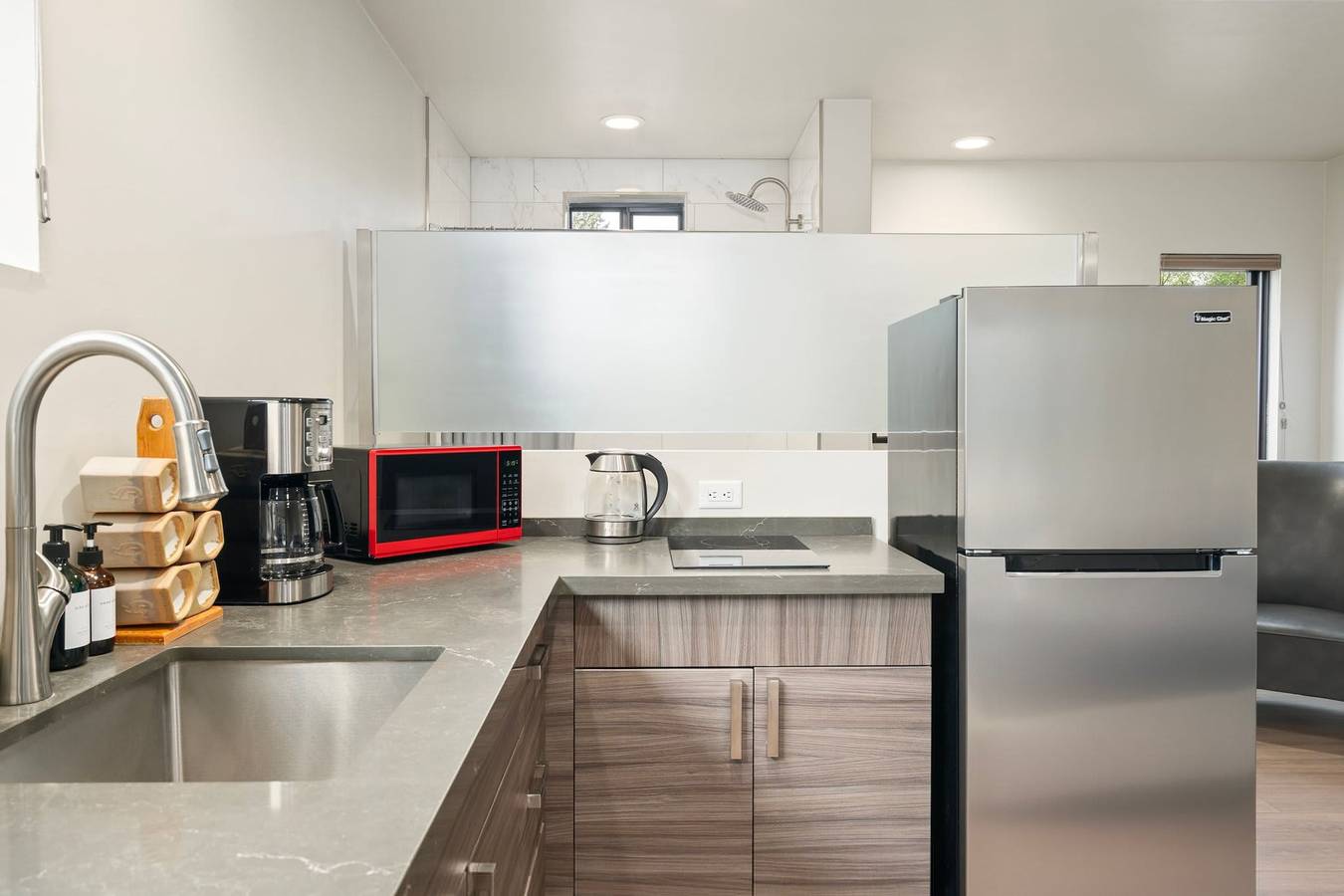 Entire apartment, New Cimaron Butte Studio Laundry Kitchenette in Oak Creek Canyon