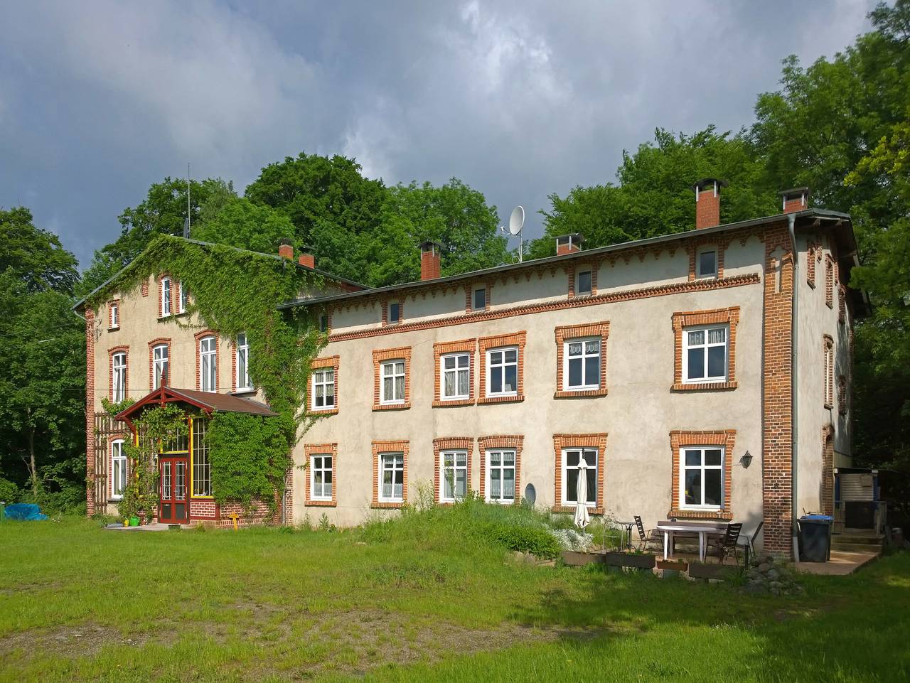 Ganze Ferienwohnung, Ferienwohnung und Gästezimmer im Gutshaus Alt-Krassow in Krakow am See, Mecklenburgische Seenplatte