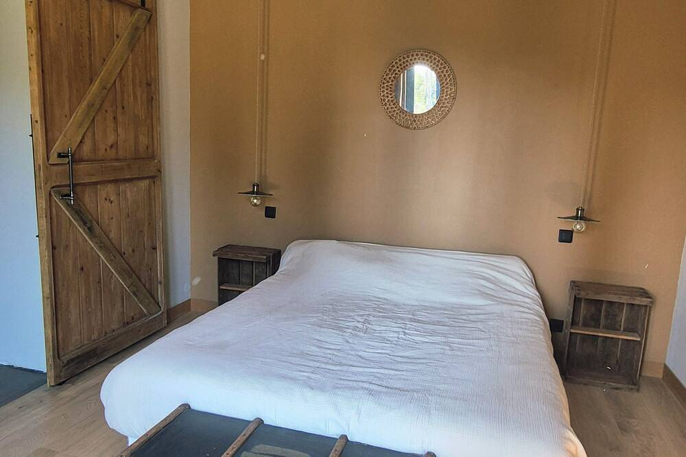 Provencal house with swimming pool - 6 to 8 people in Loriol-du-Comtat, Vaucluse