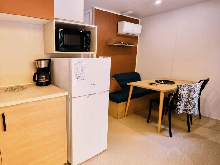 Mobil home pour 2 personnes, avec bassin pour enfant à Saint-Saturnin-lès-Apt